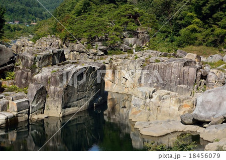 初秋の寝覚の床 18456079