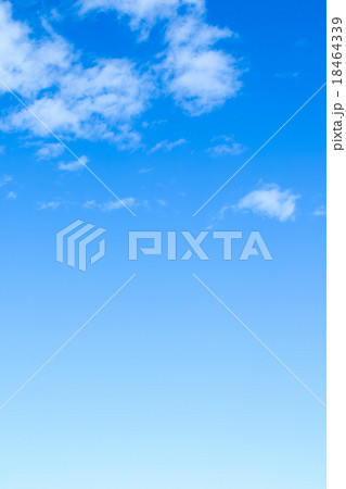 雲 積雲 高積雲か層積雲 青い空 白い雲 秋の空 冬の空 背景用素材 クラウド 青空 合成用背景 雲 積雲 高積雲か層積雲 青い空 白い雲 秋の空 冬の空 背景用素材 クラウド 青空 合成用背景 18464339
