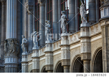The statues on the facade The statues on the facade 18465920