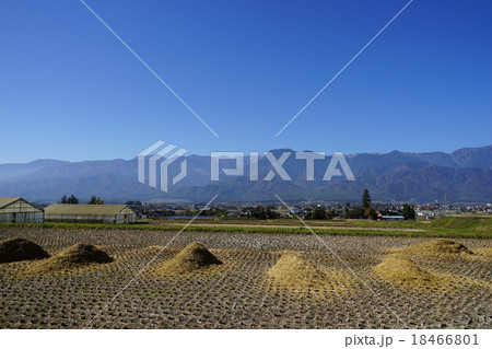 10月安曇野26安曇野北アルプス展望のみち 18466801