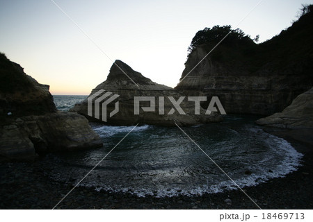 西伊豆 黄昏の「かじや浜」風景 西伊豆 黄昏の「かじや浜」風景 18469713