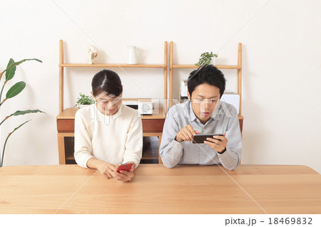 若い夫婦 18469832