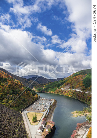 北陸地方 福井県　九頭竜湖の紅葉 18470674