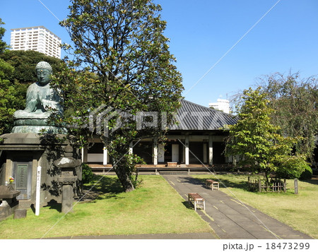 台東区谷中の天王寺（本堂と銅造釈迦如来坐像） 18473299