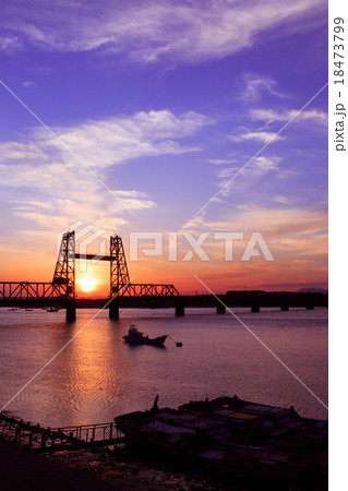夕日の筑後川昇開橋 夕日の筑後川昇開橋 18473799