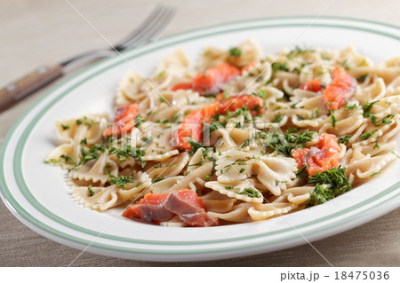 Farfalle pasta with salmon and dill 18475036