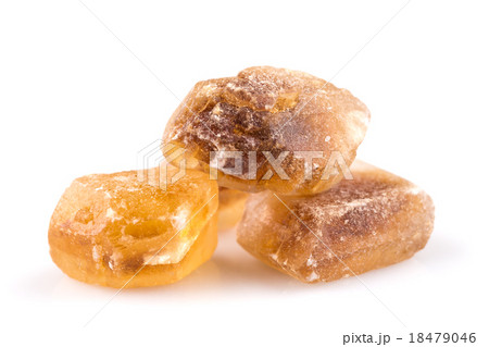 Brown caramelized lump cane sugar cube 18479046