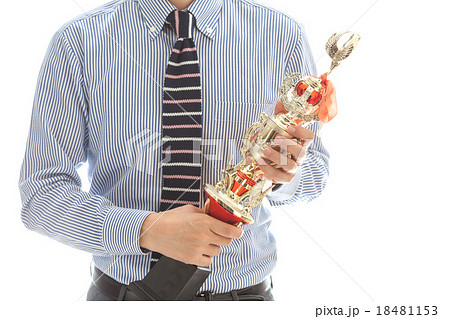 優勝カップをもつビジネスマン 優勝カップをもつビジネスマン 18481153