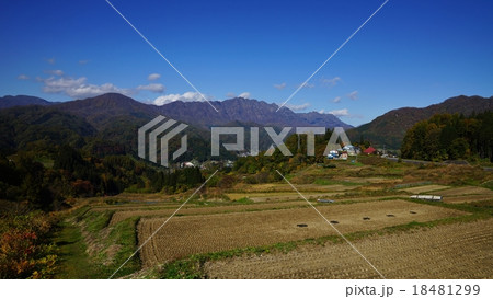 戸隠山と里の秋 18481299