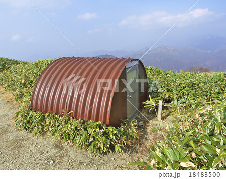 一ノ倉岳避難小屋の写真素材