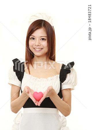 愛のあるメイド服の女性 18483721