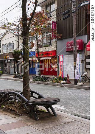 商店街の歩道ベンチ 商店街の歩道ベンチ 18487267