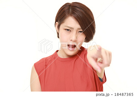 非難する女性 非難する女性 18487365