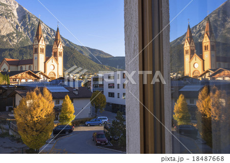 チロル谷のテルフス教会 18487668