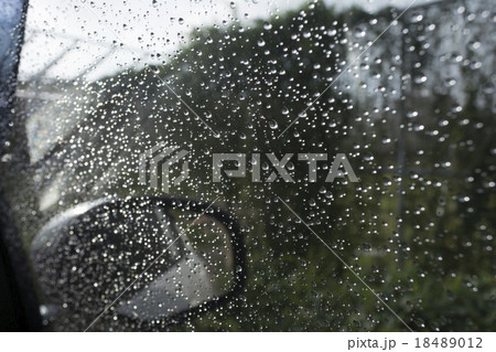 Abstract bokeh from raindrops on glass after rain 18489012