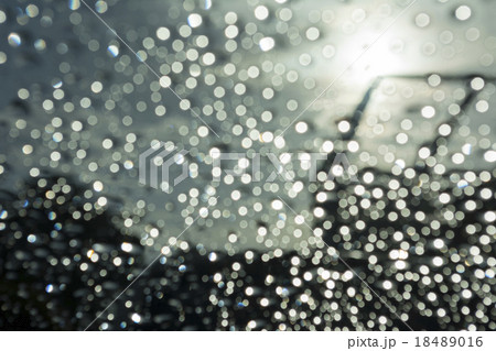 Abstract bokeh from raindrops on glass after rain 18489016