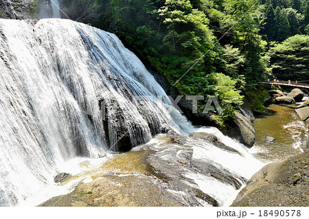 袋田の滝 18490578