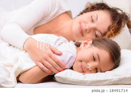 Delighted mother and daughter sleeping Delighted mother and daughter sleeping 18491714