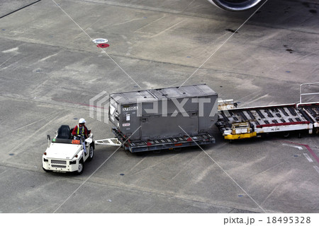 空港の仕事 18495328