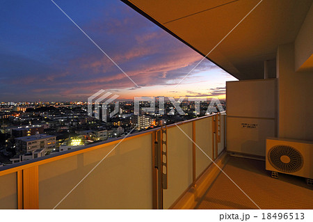 夕暮れのバルコニー バルコニーからの夕景の写真素材 [18496513] - PIXTA