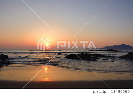 2つの太陽 海岸風景 2つの太陽 海岸風景 18496569