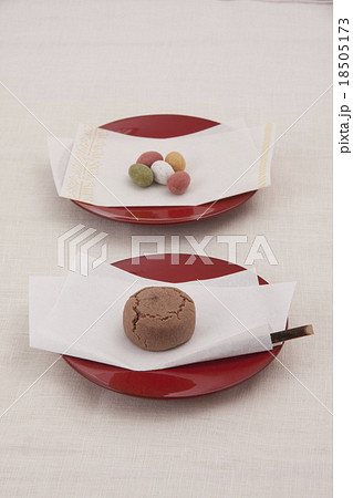 敷き紙を折る 18505173