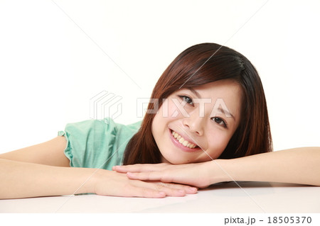 リラックスする女性 18505370