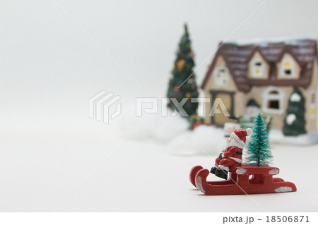 サンタクロース　ホワイトクリスマスイメージ  18506871