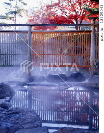 秋の独鈷の湯 18509045