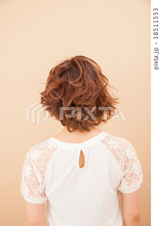 若い女性 若い女性 18511553