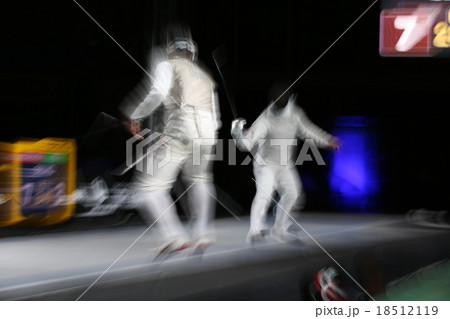 フェンシングの試合 18512119