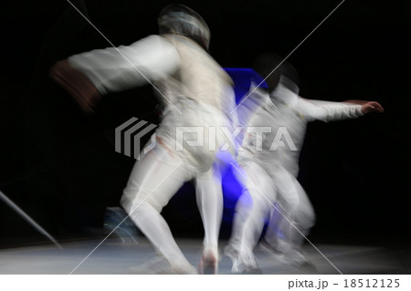 フェンシングの試合 18512125