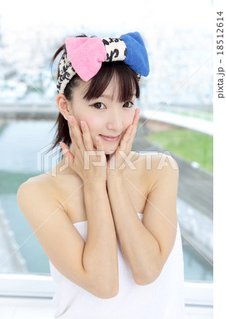 若い女性 バスタイム 若い女性 バスタイム 18512614