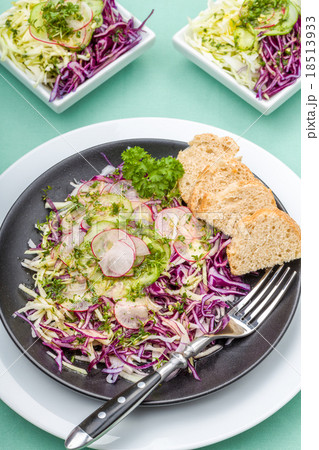 raw vegetable salad 18513933
