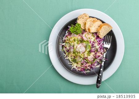 raw vegetable salad 18513935