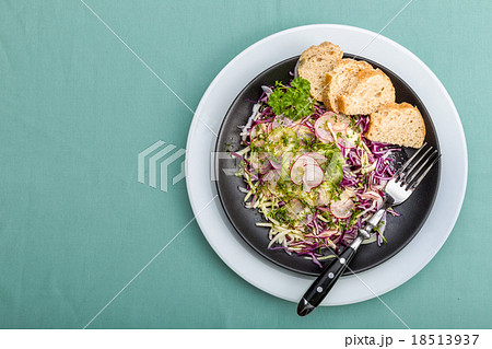 raw vegetable salad 18513937