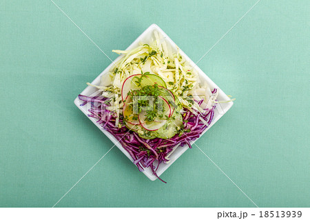 raw vegetable salad 18513939
