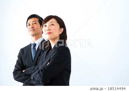 上司と部下　夫婦にも見えないことはない男女　ビジネスシーン　リクルート　人材募集　君も一緒に働こう 18514494