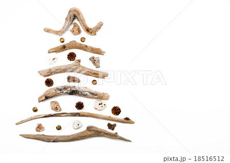 Christmas tree made of wood - copy space Christmas tree made of wood - copy space 18516512