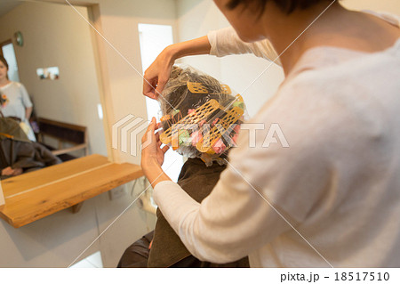 beauty parlor 18517510