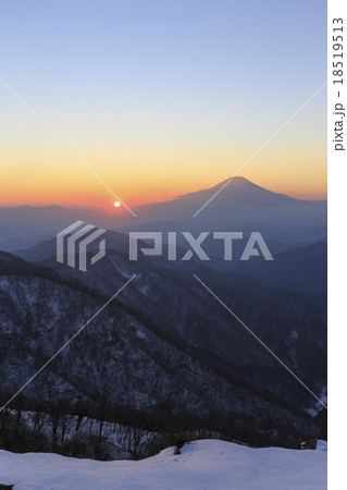 丹沢　塔ノ岳から見た富士山と夕陽 18519513
