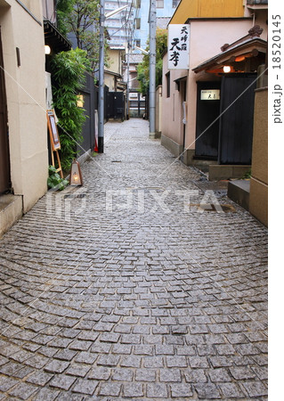 雨の神楽坂 雨の神楽坂 18520145