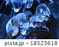 小さな沢筋の氷造形 18523618