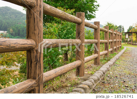 木の柵 18526741