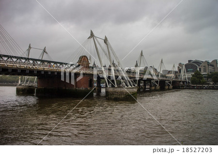 ロンドンのハンガーフィールド橋 ロンドンのハンガーフィールド橋 18527203