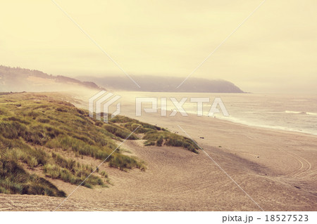 Ocean coast Ocean coast 18527523