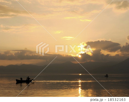 夕焼けのカヌー 夕焼けのカヌー 18532163