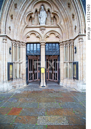 door southwark  cathedral in  old construction and 18532480