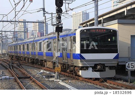 品川駅に到着する常磐線E531系電車 18532696