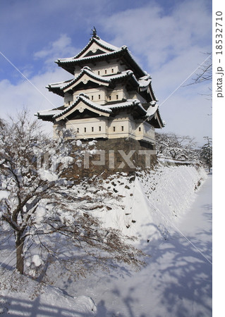 冬の弘前城 18532710